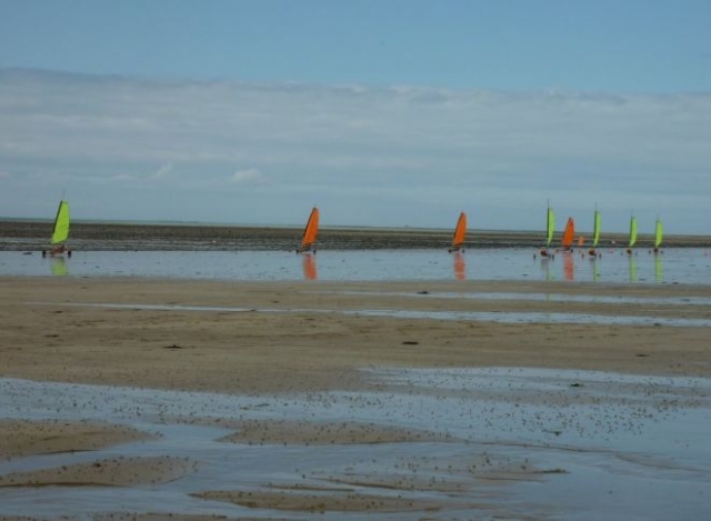  Sand yachting and speed on the beach 